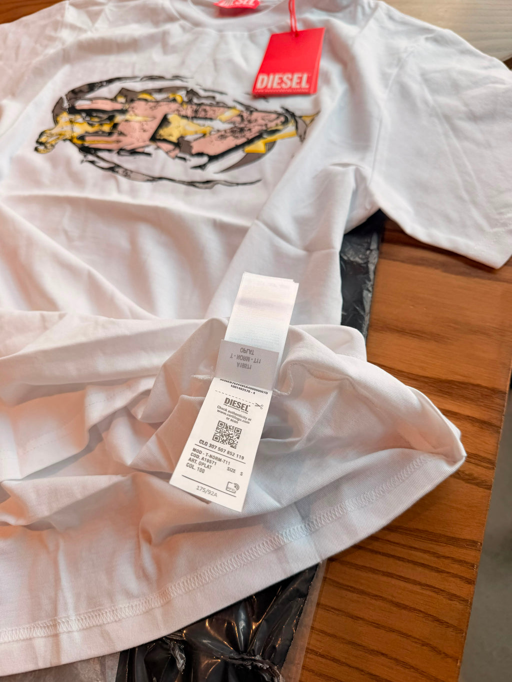 DIE.SEL T-Shirt With Oval D Logo