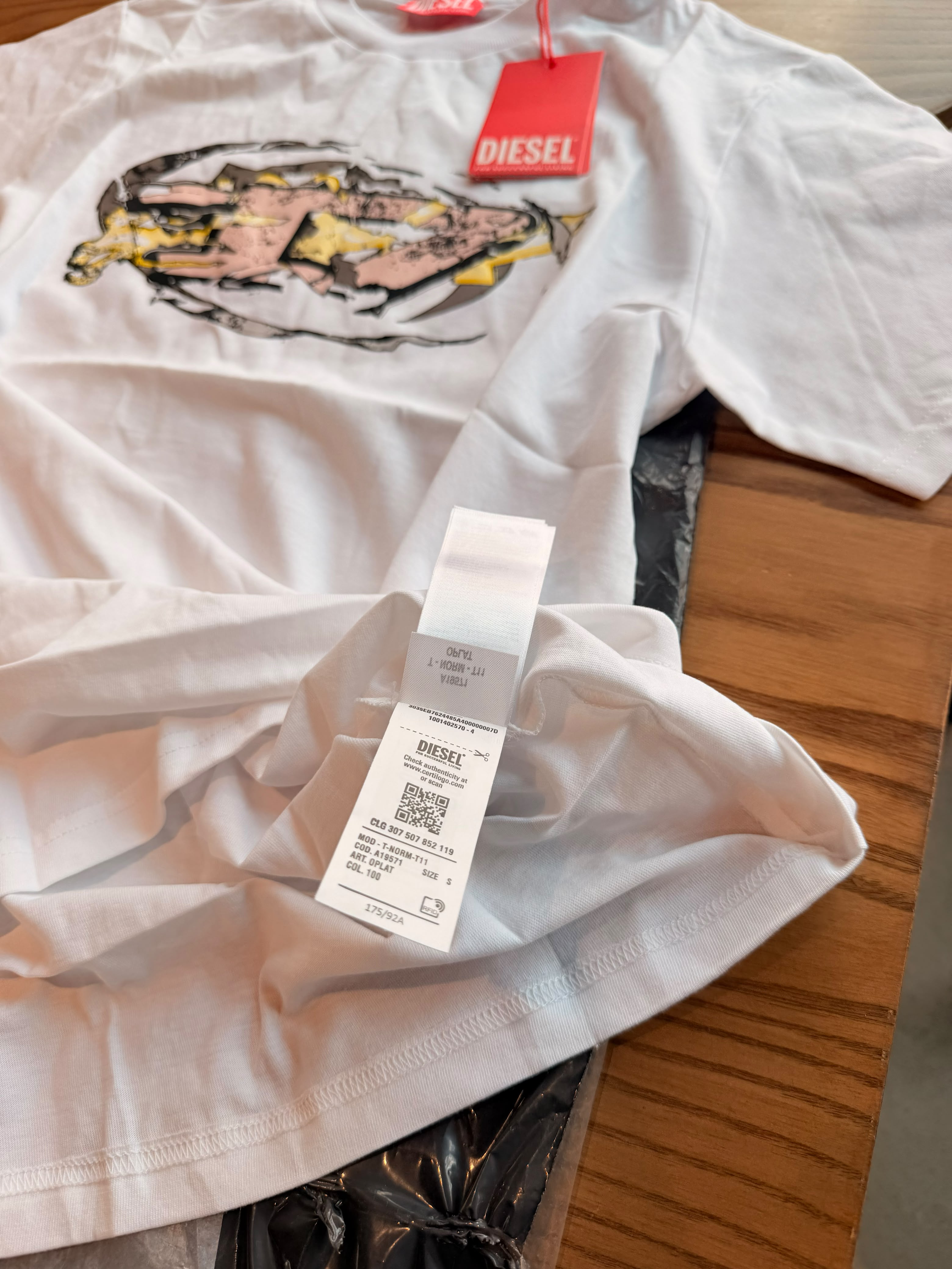 DIE.SEL T-Shirt With Oval D Logo
